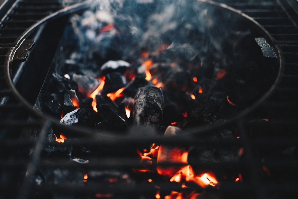 Buche zum räuchern auf dem Grill