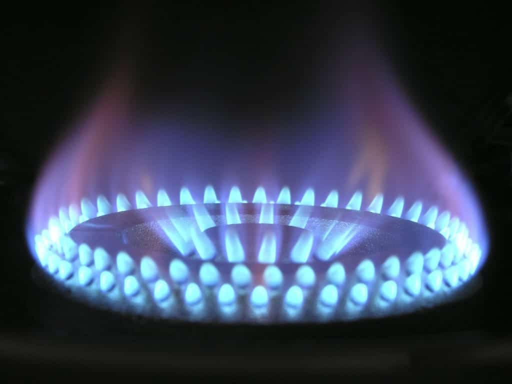 Eine blaue Glasflamme wie man sie vom Gasgrill kennt