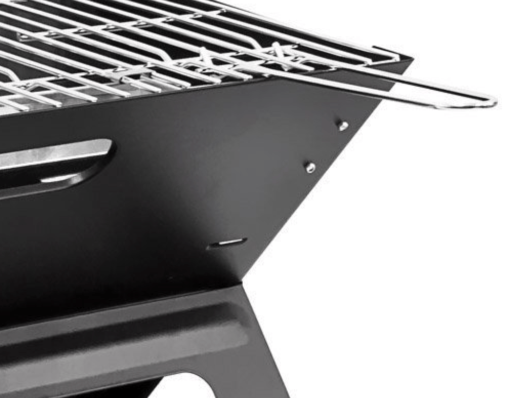Der schwarze Klappgrill von Relaxdays im Fokus